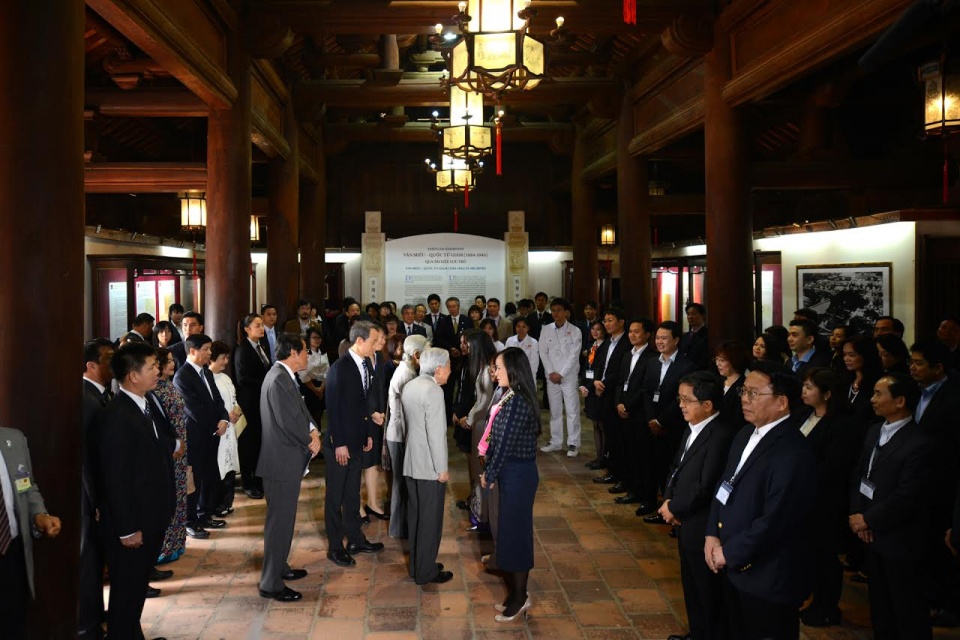 cuoc gap xuc dong giua nha vua va hoang hau nhat ban voi cuu du hoc sinh viet nam