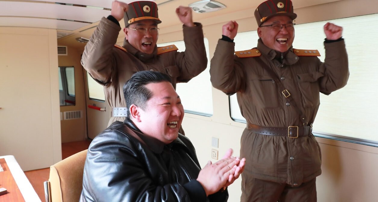 Triều Tiên thử ICBM: ‘Bài kiểm tra’ đúng quy trình với Hàn Quốc, ‘lời cảnh tỉnh’ trong rối ren với Mỹ