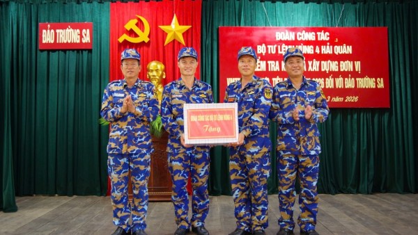 Vùng 4 Hải quân kiểm tra đơn vị Vững mạnh toàn diện tại đảo Trường Sa