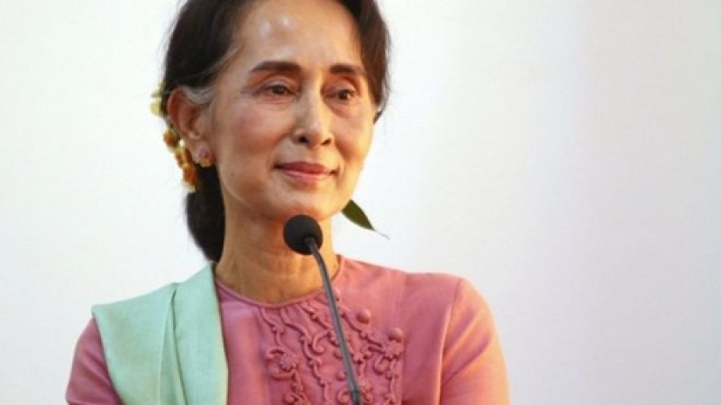 myanmar co van suu kyi len ke hoach tha tu chinh tri