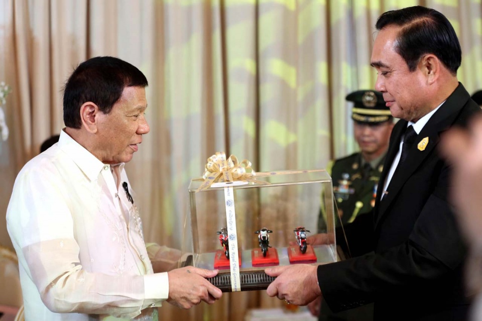 tong thong philippines va su gan gui tu trai tim