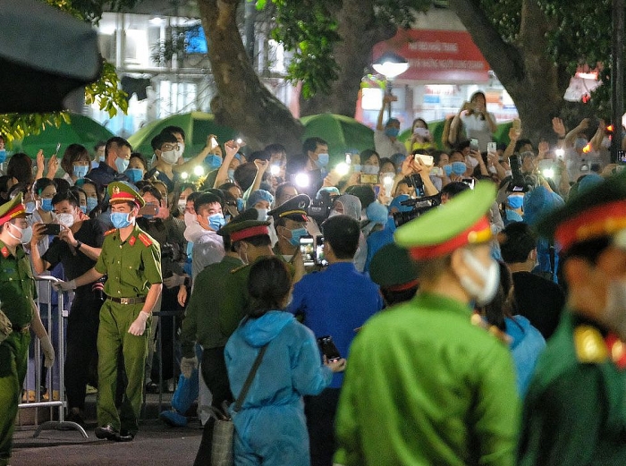 chinh thuc go bo phong toa tai benh vien bach mai sau 2 tuan cach ly