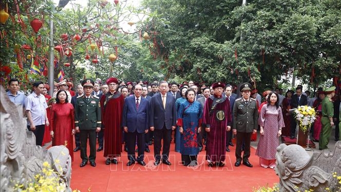 Tổng Bí thư, Chủ tịch nước Tô Lâm dâng hương tưởng niệm các Vua Hùng
