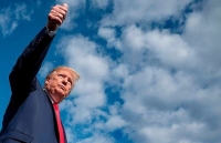 tong thong trump cam on cac anh hung ban phim