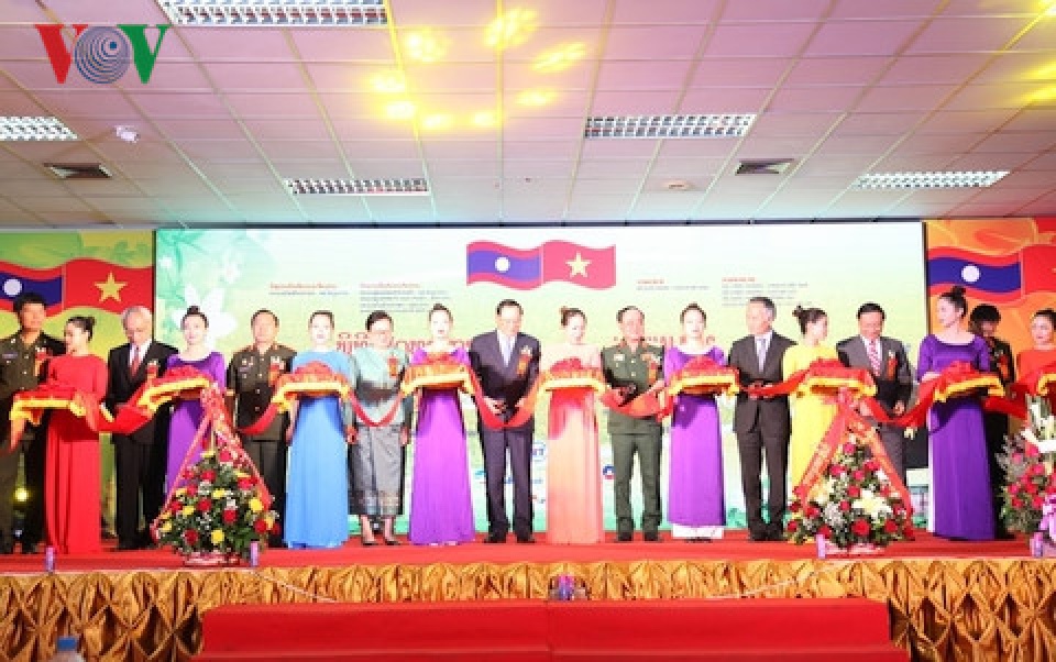 khai mac hoi cho thuong mai viet lao 2017