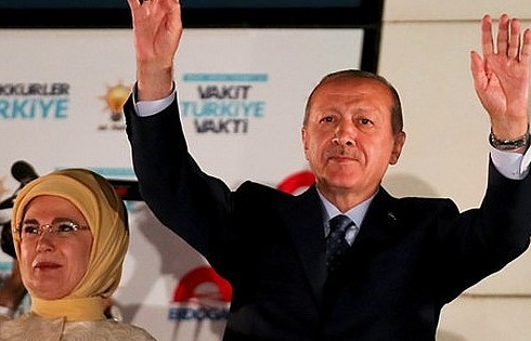 chinh truong tho nhi ky sap doi gio