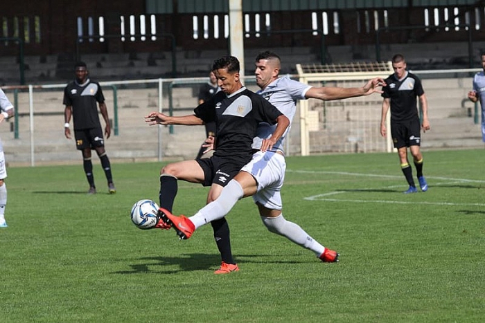 cong phuong khong thi dau sint truiden thua dam