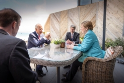 'Khách quý' từ châu Âu của Nhà Trắng: Tại sao là bà Merkel mà không phải là ông Macron?