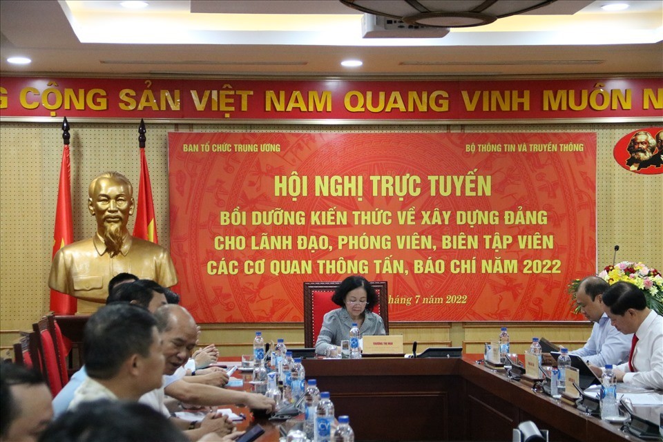 Hội nghị trực tuyến Bồi dưỡng kiến thức về xây dựng Đảng cho cán bộ, phóng viên, biên tập viên