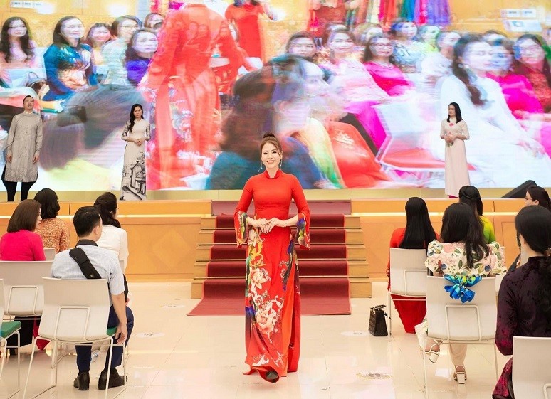 Nhà thiết kế trẻ Thoa Trần với khát khao lan tỏa giá trị tà áo dài Việt Nhà thiết kế trẻ Thoa Trần với khát khao lan tỏa giá trị tà áo dài Việt