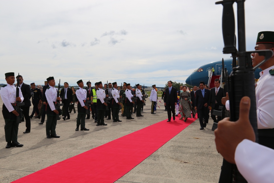 le don chu tich nuoc tran dai quang tai san bay quoc te brunei