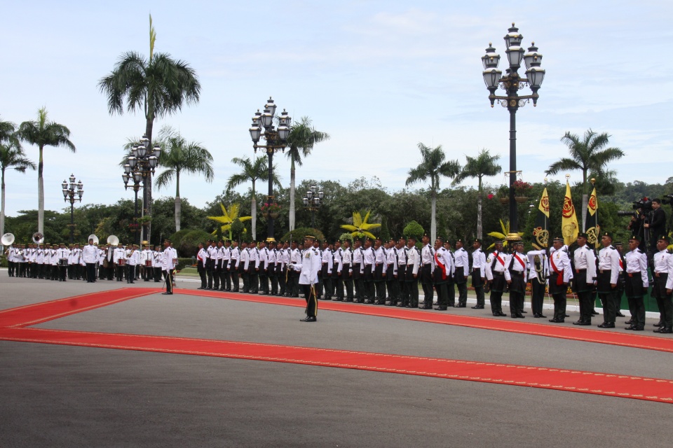 hinh anh le don chinh thuc chu tich nuoc tai brunei darussalam