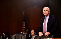 nhung hinh anh cam dong tai le vieng thuong nghi si john mccain