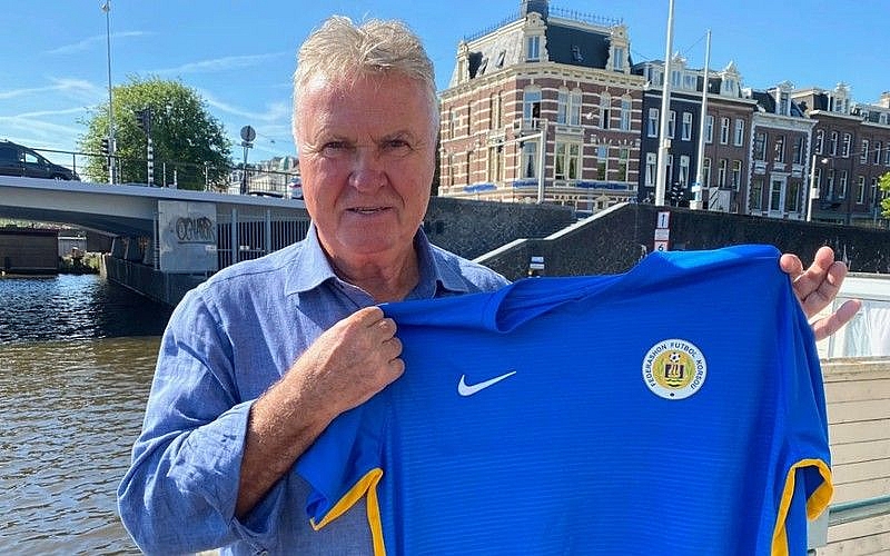 HLV Guus Hiddink dẫn dắt ĐT Curacao (Ảnh: Getty). 0959-guus-cnag