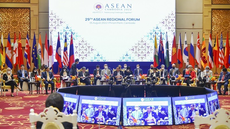 ASEAN hơn bao giờ hết phải tự mình mạnh lên!