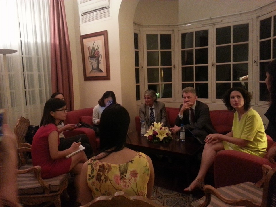 hop tac khoa hoc viet phap linh vuc khong bien gioi