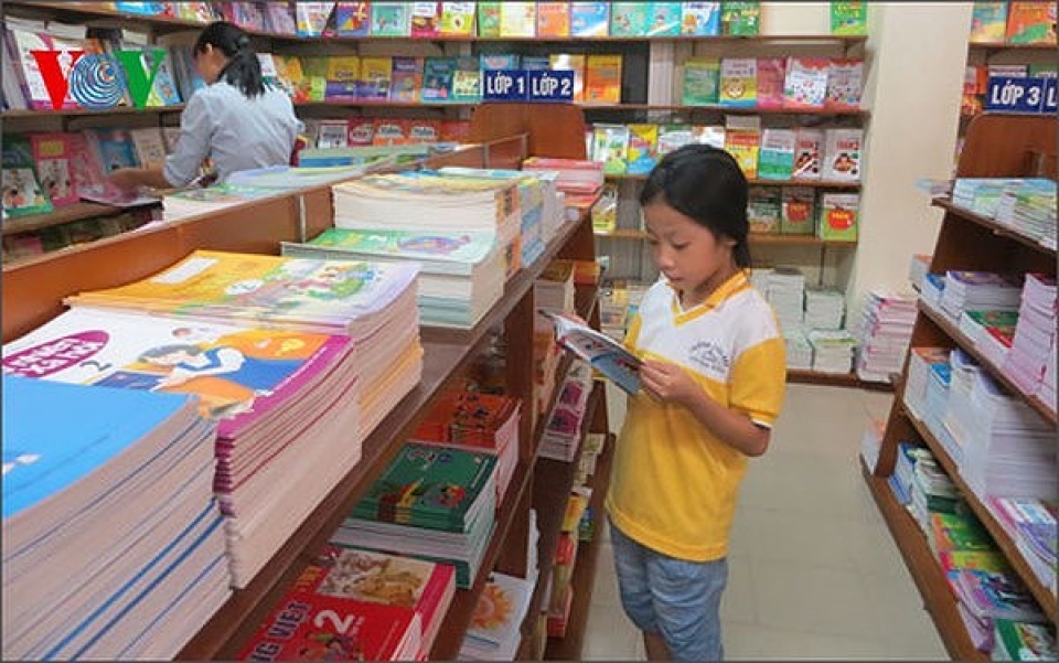 sach giao khoa su dung mot lan chi la sach bai tap tham khao