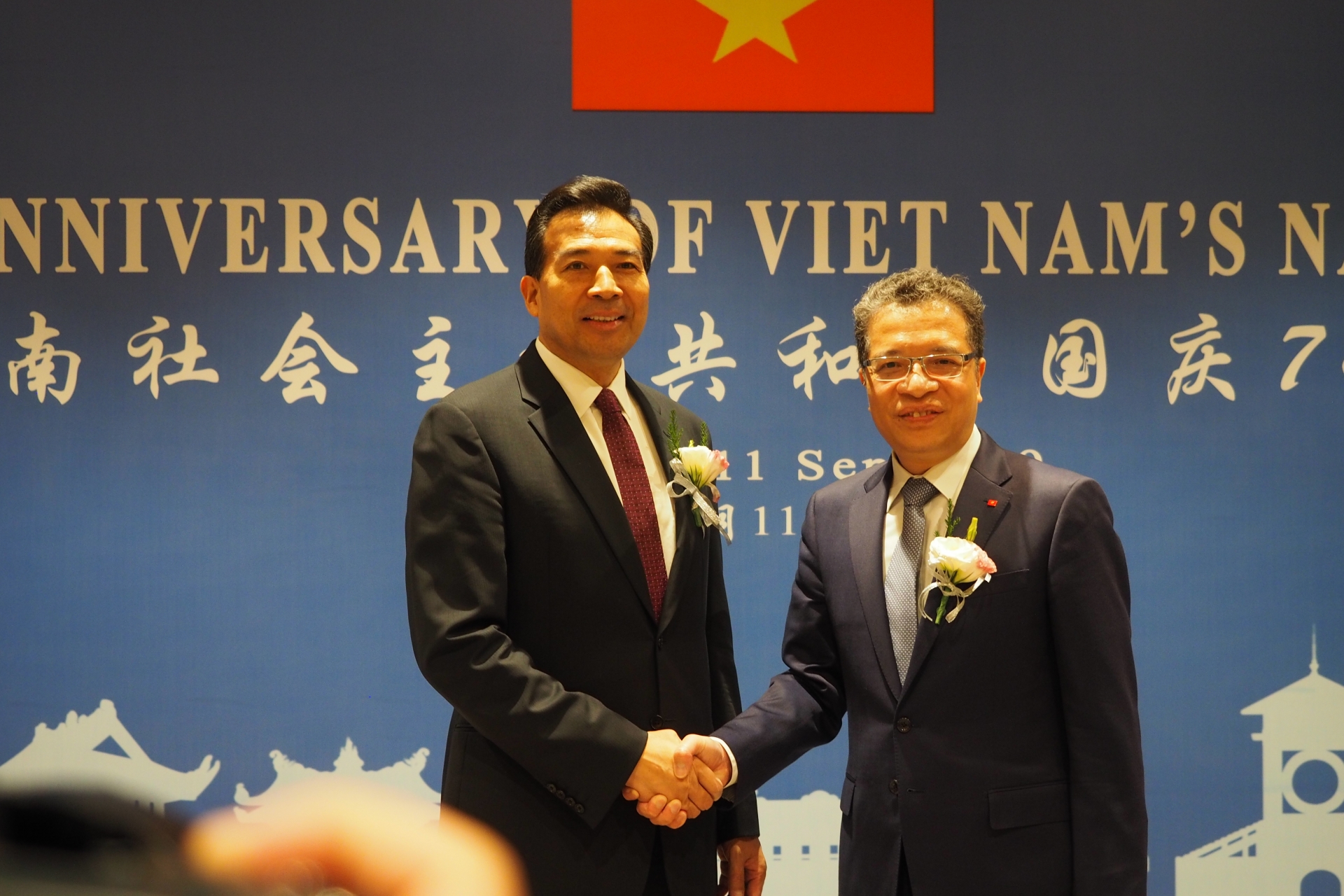 ky niem 74 nam quoc khanh viet nam tai trung quoc tran day long tu hao dan toc