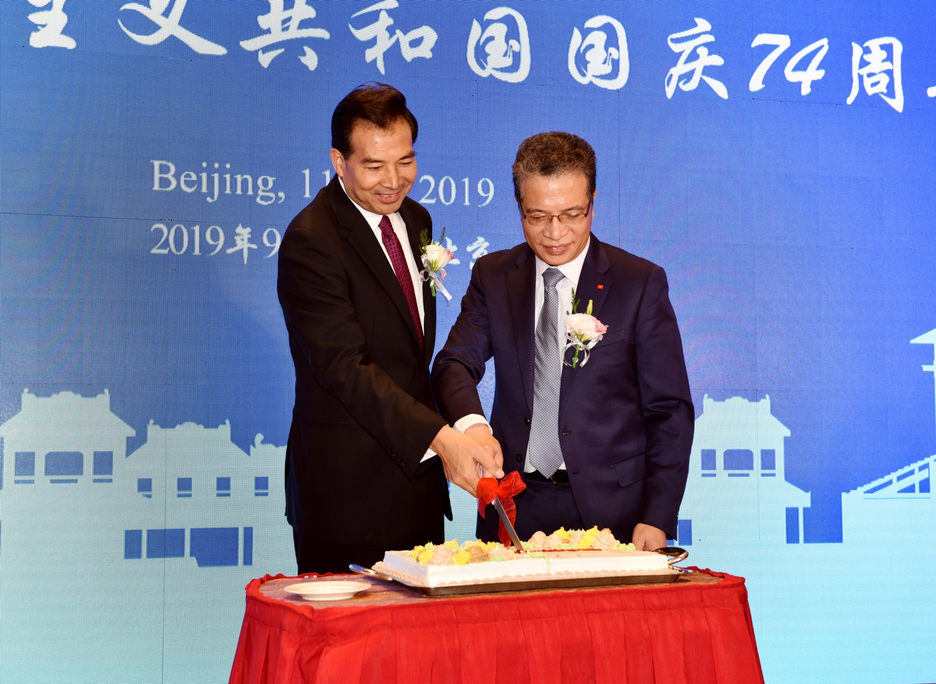 ky niem 74 nam quoc khanh viet nam tai trung quoc tran day long tu hao dan toc