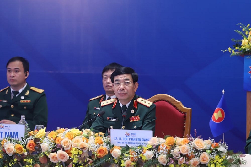 Hội nghị trực tuyến Tư lệnh lực lượng quốc phòng các nước ASEAN: Nhấn mạnh Biển Đông, kêu gọi đối thoại và hợp tác Hội nghị trực tuyến Tư lệnh lực lượng quốc phòng các nước ASEAN: Nhấn mạnh tình hình Biển Đông, kêu gọi đối thoại và hợp tác