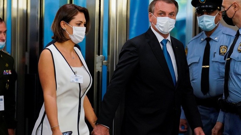 du to ng thong brazil hoai nghi ve vaccine vo ong tiem pho ng ngu a covid19 tai my