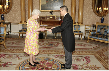 Đại sứ Vũ Quang Minh: Một giấc mơ thời trẻ, có nước Anh, có Nữ hoàng!