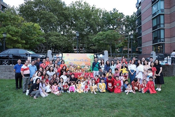 Phái đoàn Việt Nam tại Liên hợp quốc tổ chức Tết Trung thu  cho các cháu thiếu nhi