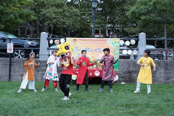 Phái đoàn Việt Nam tại Liên hợp quốc tổ chức Tết Trung thu  cho các cháu thiếu nhi