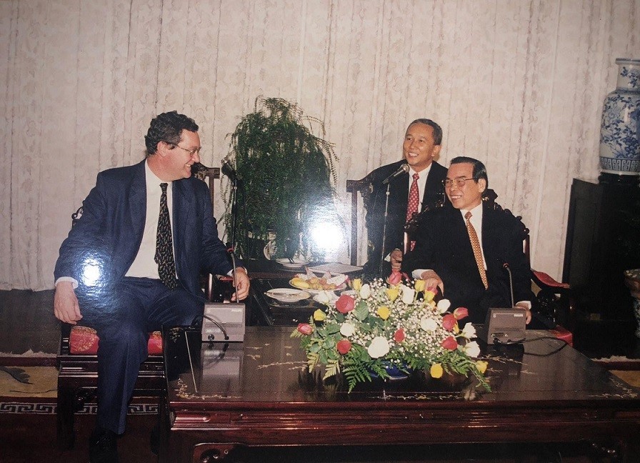 Nghề phiên dịch: Kiên trì và đam mê, 'nhận lại' luôn nhiều hơn 'cho đi' Nghề phiên dịch: Kiên trì và đam mê, 'nhận lại' luôn nhiều hơn 'cho đi'