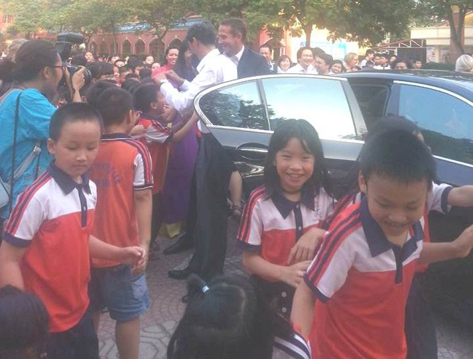 tre em ve buc tranh viet nam dan mach