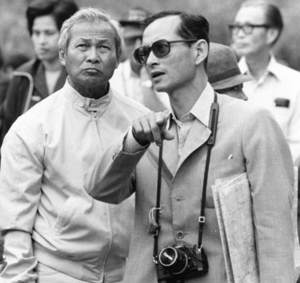 nha vua thai lan va mot huyen thoai song mai