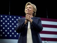 ba clinton chi trich fbi mo lai dieu tra be boi email