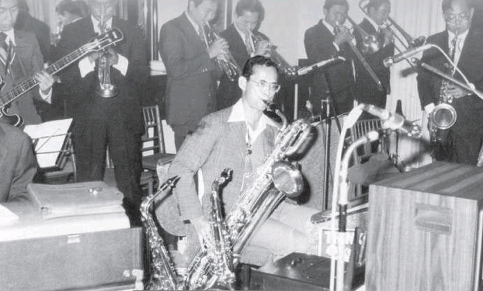 nha vua thai lan am nhac gan voi cuoc doi