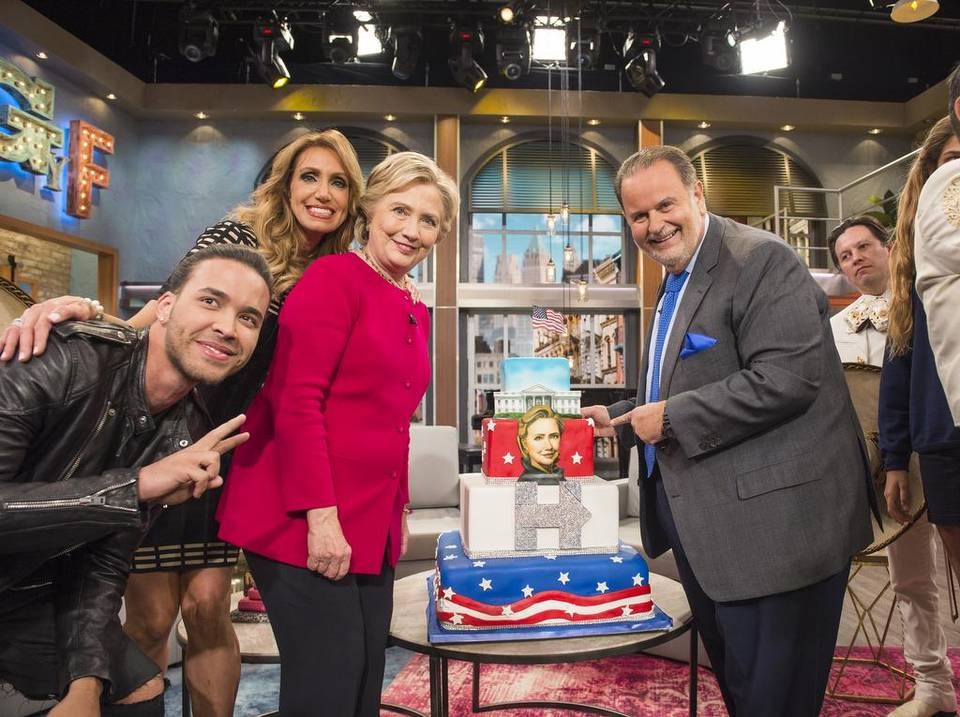 ba clinton nhay salsa mung sinh nhat tren truyen hinh