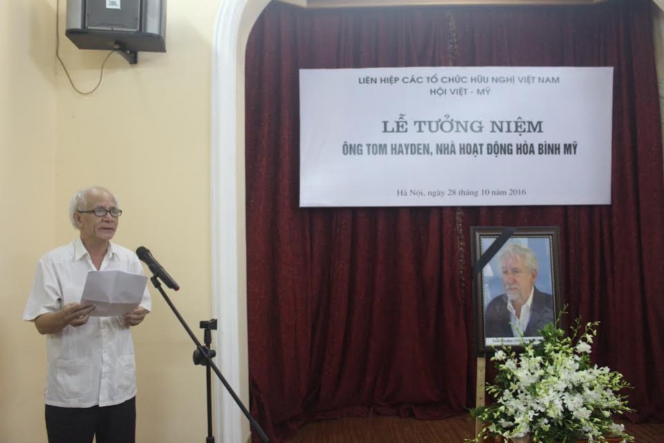 tom hayden se luon o mai trong trai tim nhieu nguoi dan viet