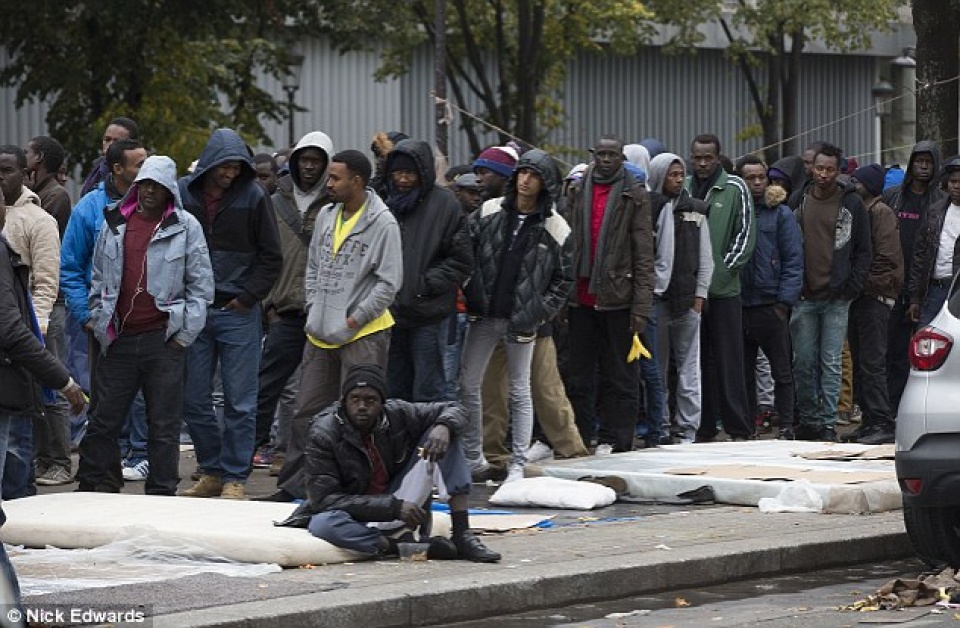 hang nghin nguoi do ve paris sau khi lan trai tai calais bi do bo