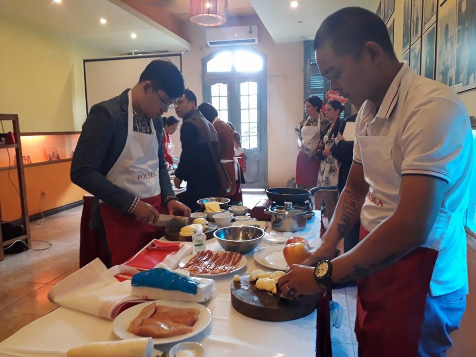 cung dai su kham pha am thuc ba lan