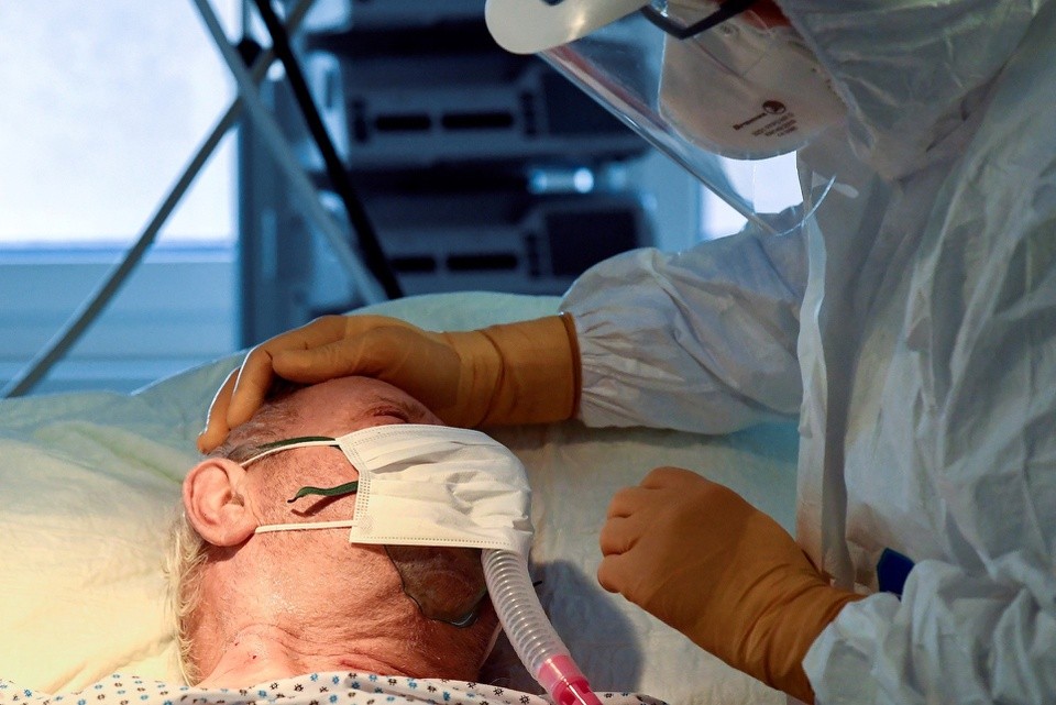 Một số bệnh nhân Covid-19 trải qua những triệu chứng kéo dài. Ảnh: Reuters.