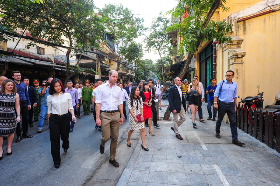 hinh anh an tuong cua hoang tu william trong chuyen tham viet nam