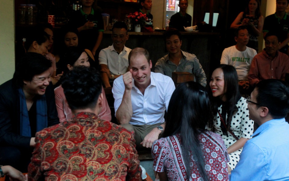 hinh anh an tuong cua hoang tu william trong chuyen tham viet nam