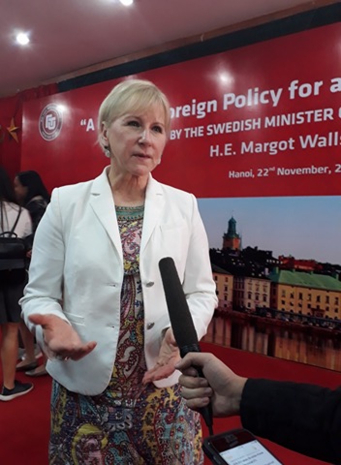 ngoai truong thuy dien hay deo kinh ram vi tuong lai cua cac ban rat tuoi sang