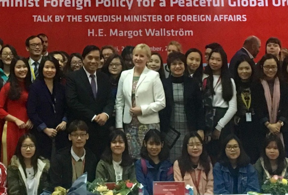 ngoai truong thuy dien hay deo kinh ram vi tuong lai cua cac ban rat tuoi sang