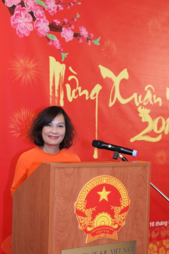 nguoi viet nam o hy lap don tet som