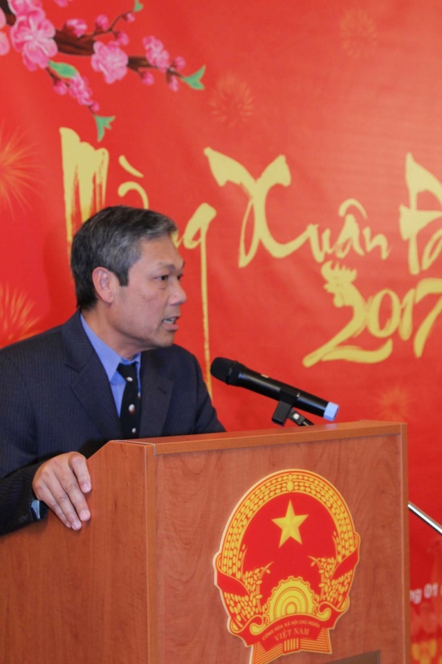 nguoi viet nam o hy lap don tet som