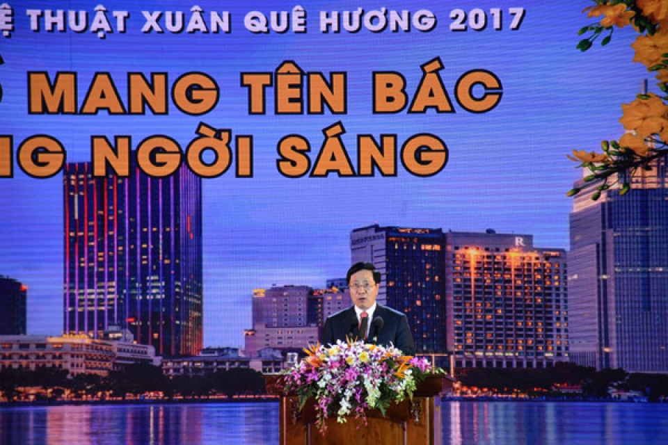 ruc ro xuan que huong tren thanh pho mang ten bac