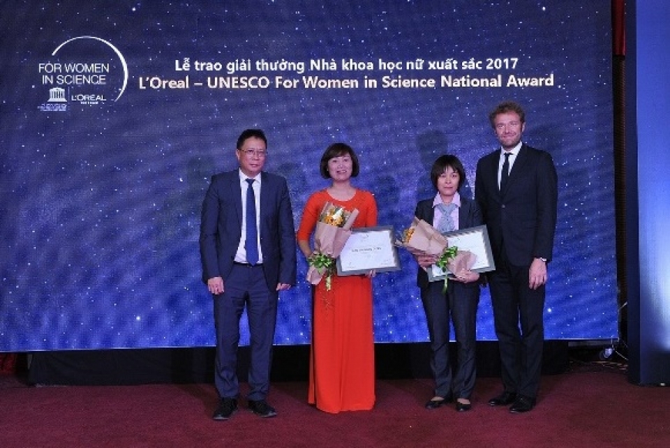 vinh danh cac nha khoa hoc nu xuat sac cua viet nam nam 2017