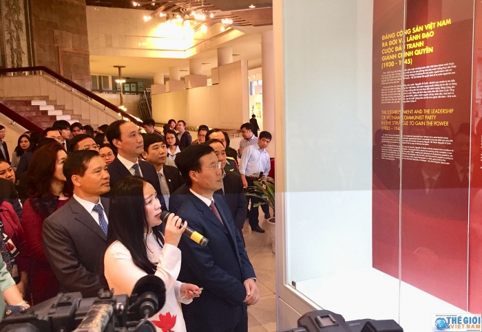 Trưng bày về chặng đường 90 năm vẻ vang Đảng Cộng sản Việt Nam trung bay ve chang duong 90 nam ve vang dang cong san viet nam