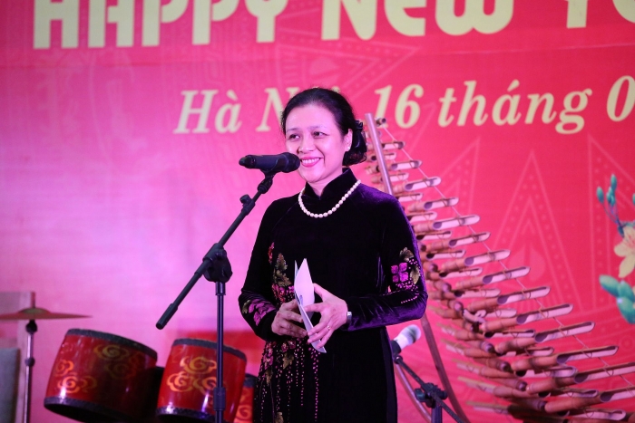 gap mat huu nghi xuan canh ty voi ban be quoc te