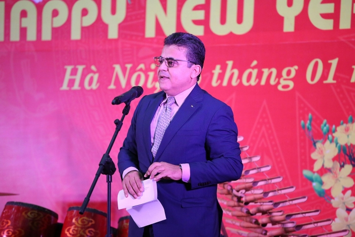 gap mat huu nghi xuan canh ty voi ban be quoc te