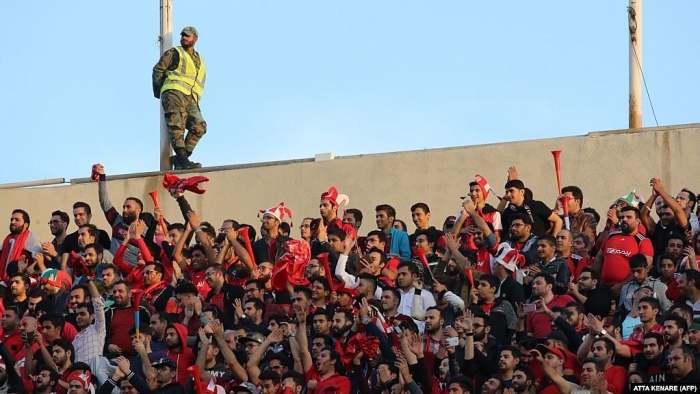 afc cam iran to chuc cac tran bong da quoc te